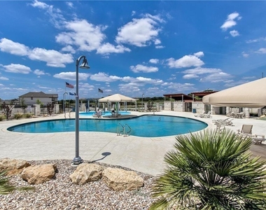 1015 Vista View Dr - Photo Thumbnail 5