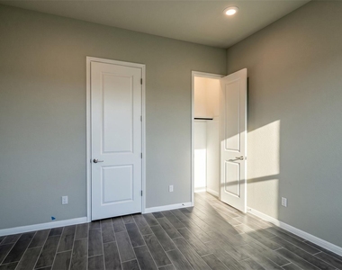 1015 Vista View Dr - Photo Thumbnail 7