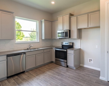 1015 Vista View Dr - Photo Thumbnail 1