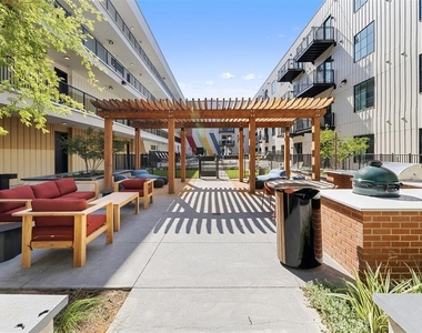 4315 S Congress Ave - Photo Thumbnail 2