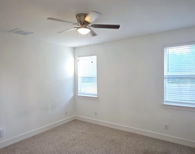 150 Elisha Dr - Photo Thumbnail 5