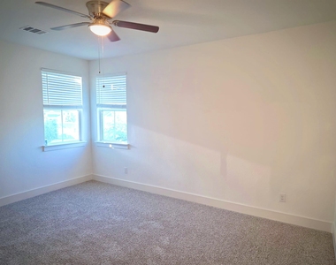 150 Elisha Dr - Photo Thumbnail 9