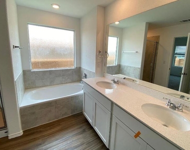239 Barcelona - Photo Thumbnail 8