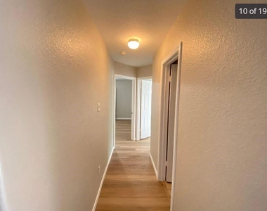 1413 Haley Gray Dr - Photo Thumbnail 11