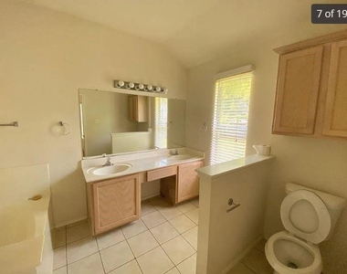 1413 Haley Gray Dr - Photo Thumbnail 15