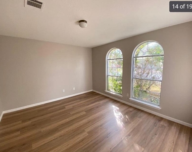 1413 Haley Gray Dr - Photo Thumbnail 3
