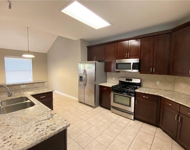 1413 Haley Gray Dr - Photo Thumbnail 18