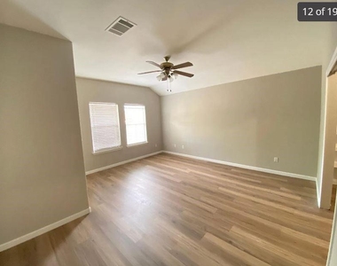 1413 Haley Gray Dr - Photo Thumbnail 10