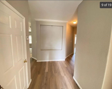 1413 Haley Gray Dr - Photo Thumbnail 9