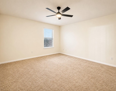 202 Mossberg Ln - Photo Thumbnail 7