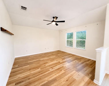 202 Mossberg Ln - Photo Thumbnail 4