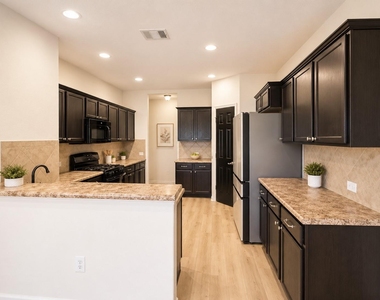 202 Mossberg Ln - Photo Thumbnail 2