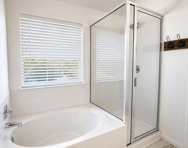 202 Mossberg Ln - Photo Thumbnail 9