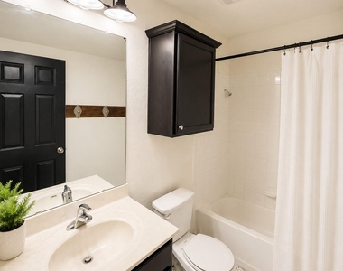 202 Mossberg Ln - Photo Thumbnail 12