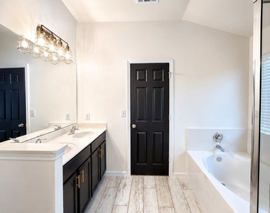 202 Mossberg Ln - Photo Thumbnail 8
