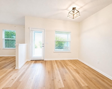 202 Mossberg Ln - Photo Thumbnail 6