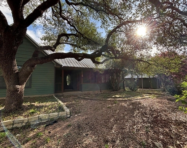 204 E Lakeshore Dr - Photo Thumbnail 1