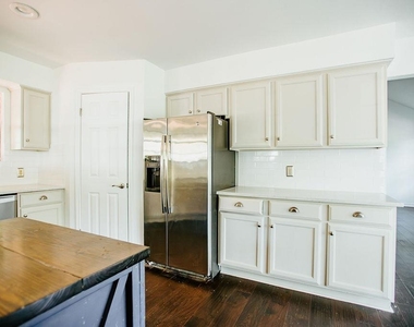 204 E Lakeshore Dr - Photo Thumbnail 9