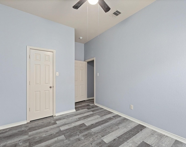 11617 Glen Knoll Dr - Photo Thumbnail 32