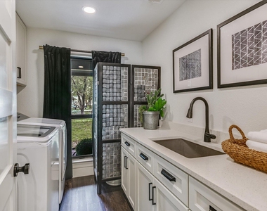 4717 Sam Bass Rd - Photo Thumbnail 17