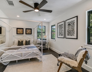 4717 Sam Bass Rd - Photo Thumbnail 20