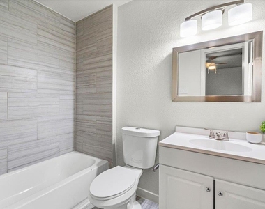 826 King Albert St - Photo Thumbnail 4