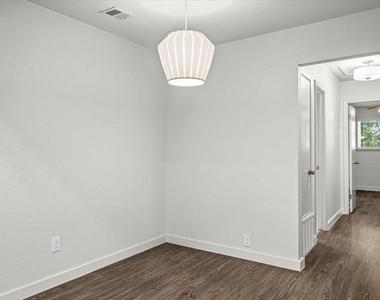 826 King Albert St - Photo Thumbnail 11