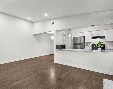 826 King Albert St - Photo Thumbnail 1