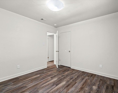 826 King Albert St - Photo Thumbnail 20
