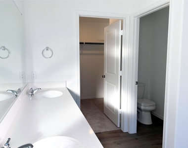 603 Water Way Ave - Photo Thumbnail 16