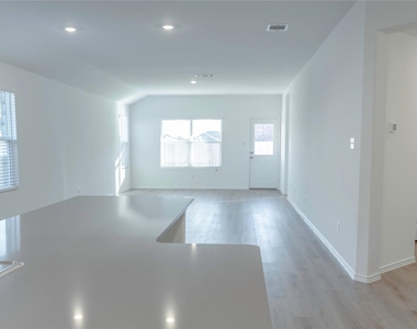 603 Water Way Ave - Photo Thumbnail 12