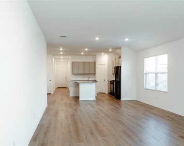603 Water Way Ave - Photo Thumbnail 5