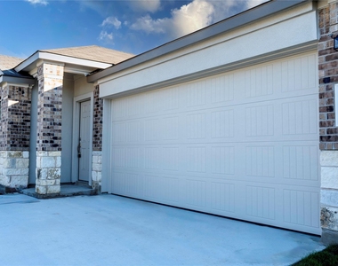 603 Water Way Ave - Photo Thumbnail 4