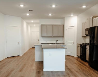 603 Water Way Ave - Photo Thumbnail 6