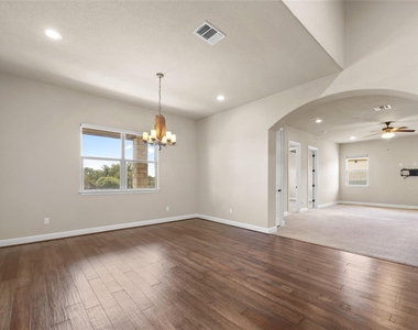 900 Hawthorne Loop - Photo Thumbnail 12