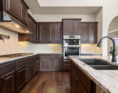 900 Hawthorne Loop - Photo Thumbnail 9