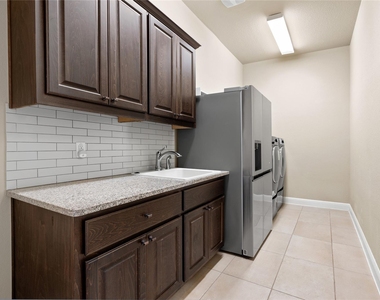 900 Hawthorne Loop - Photo Thumbnail 35
