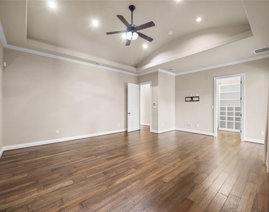 900 Hawthorne Loop - Photo Thumbnail 20