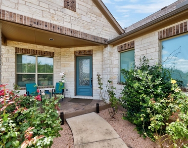 900 Hawthorne Loop - Photo Thumbnail 3