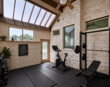 900 Hawthorne Loop - Photo Thumbnail 25
