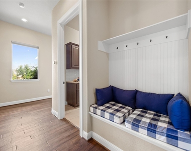 900 Hawthorne Loop - Photo Thumbnail 26
