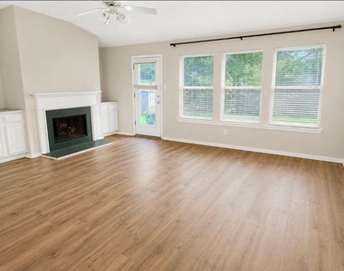 3904 Cadoz Ct - Photo Thumbnail 2