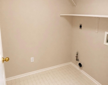 3904 Cadoz Ct - Photo Thumbnail 4