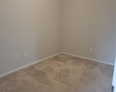 221 Compania Dr - Photo Thumbnail 16