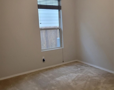 221 Compania Dr - Photo Thumbnail 19