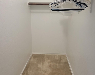221 Compania Dr - Photo Thumbnail 13