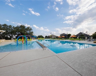 221 Compania Dr - Photo Thumbnail 31