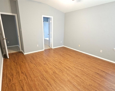 2241 Ada Ln - Photo Thumbnail 4