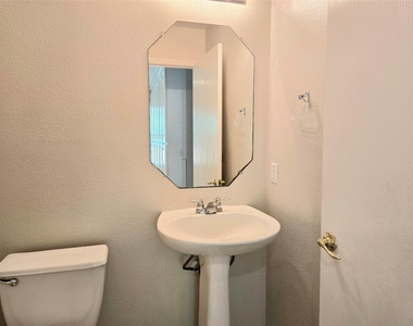 809 Sheraton Ave - Photo Thumbnail 6