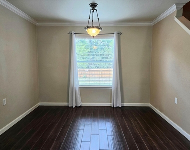 809 Sheraton Ave - Photo Thumbnail 4